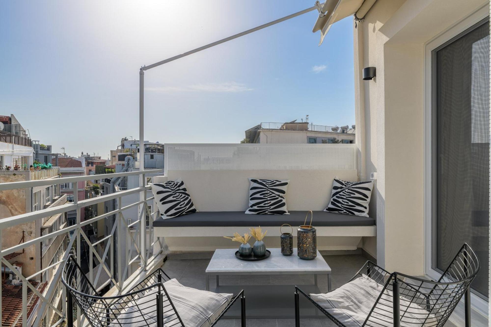 Central Sunny Loft With Plunge Pool เอเธนส์ ภายนอก รูปภาพ